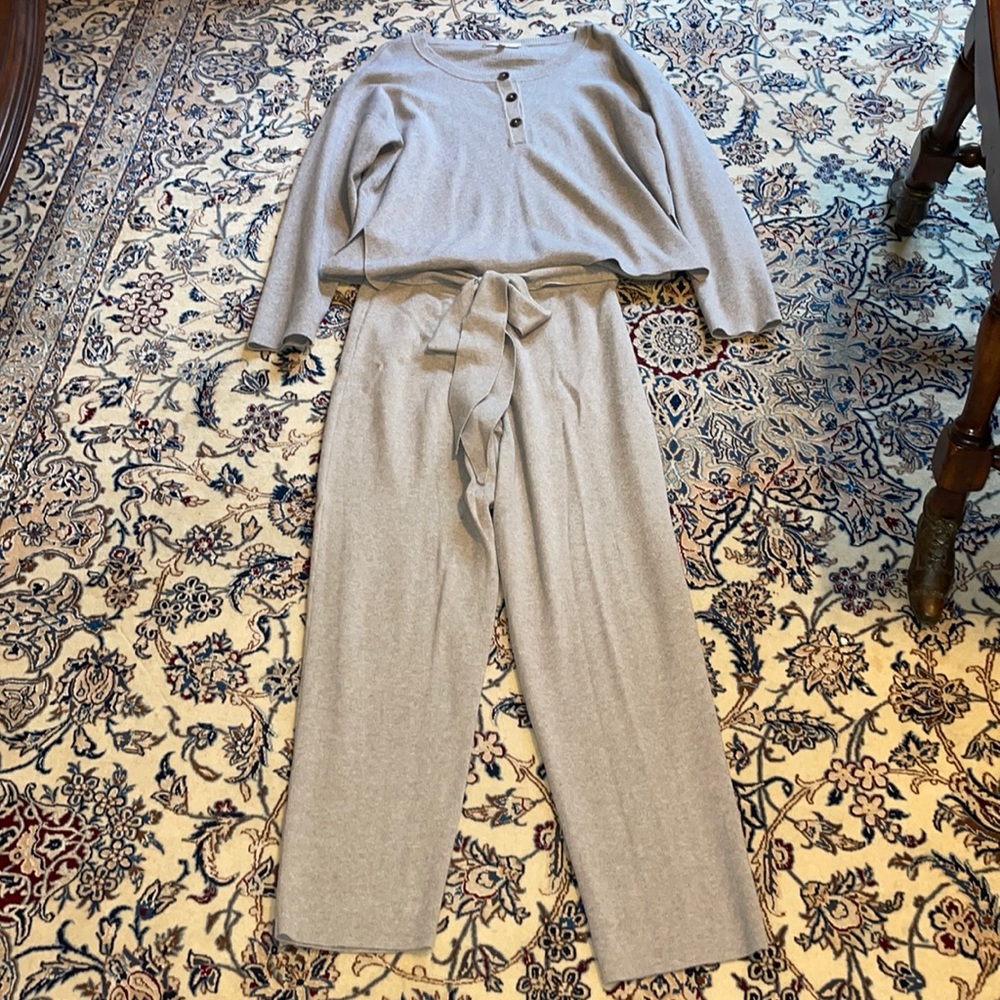 Elegant Wayf Gray Women's Sweater Set